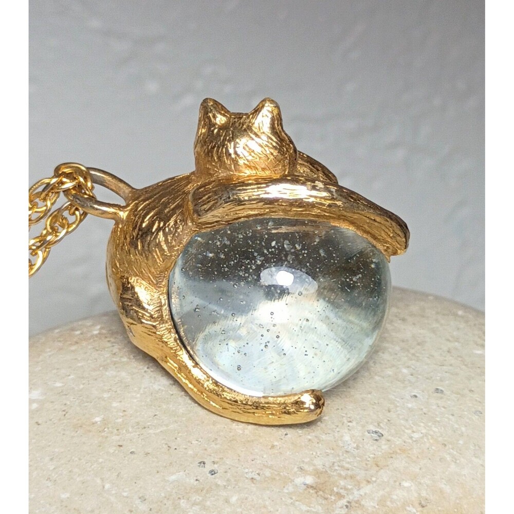 Vintage Cat on Pool of Light Pendant Necklace Gold Tone Crystal Ball Magic Orb - Picture 3 of 9